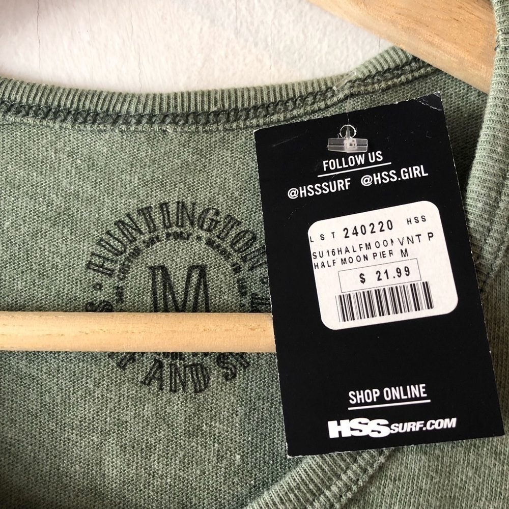 NWT Huntington Surf and Sport T-Shirt - Picture 2 of 3